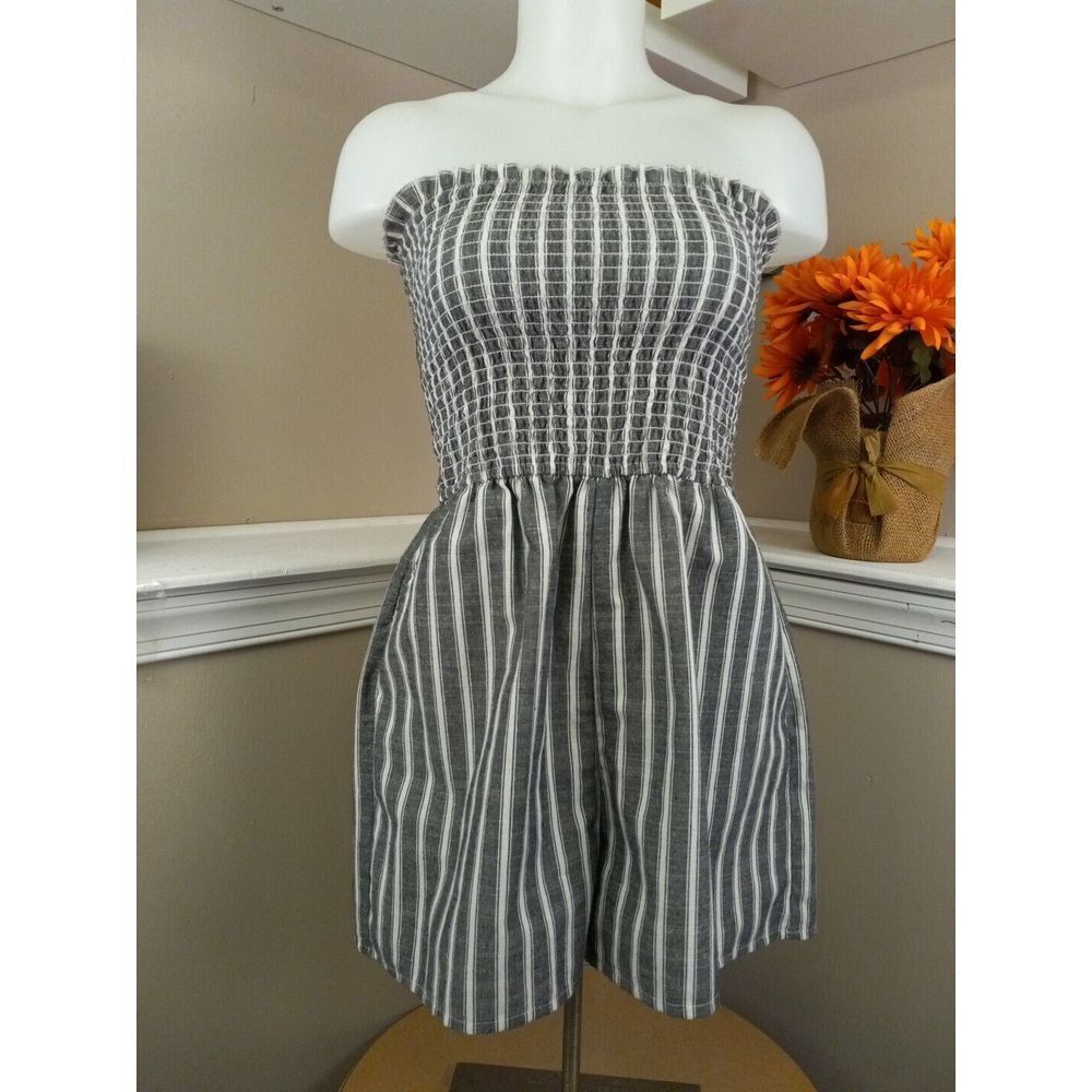 Love Tree Womens Striped Grey White Sleeveless‎ Shorts Romper Size M